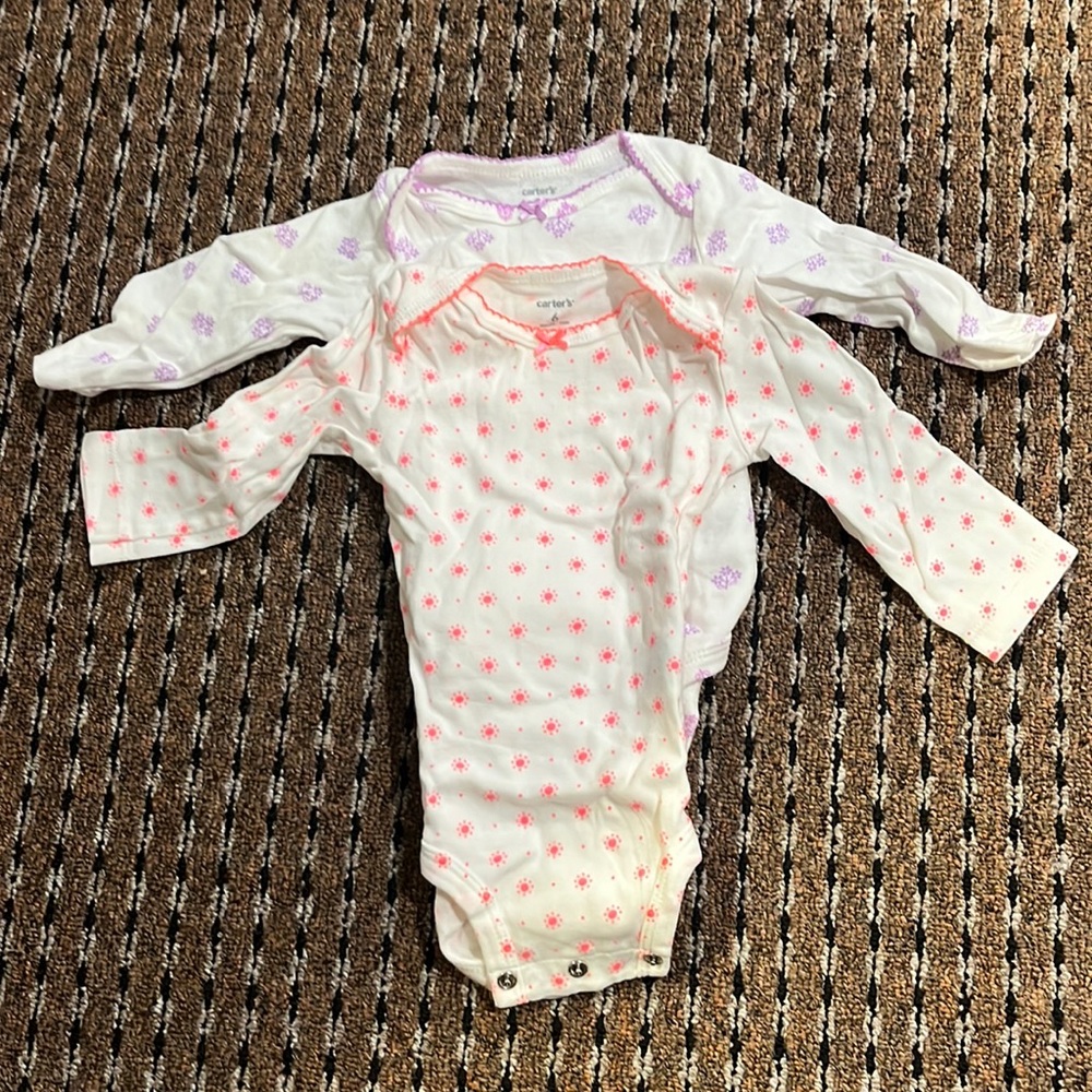 2 set of carters onesies great condition